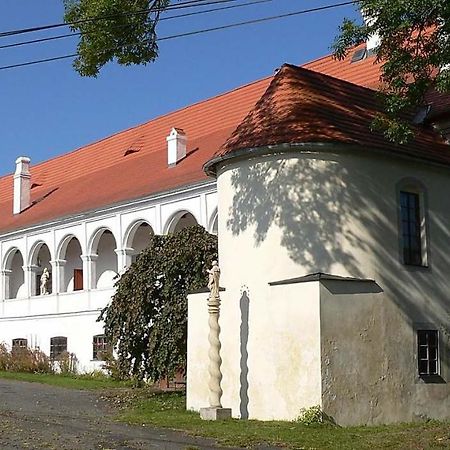 Zamek Mokrosuky Buitenkant foto