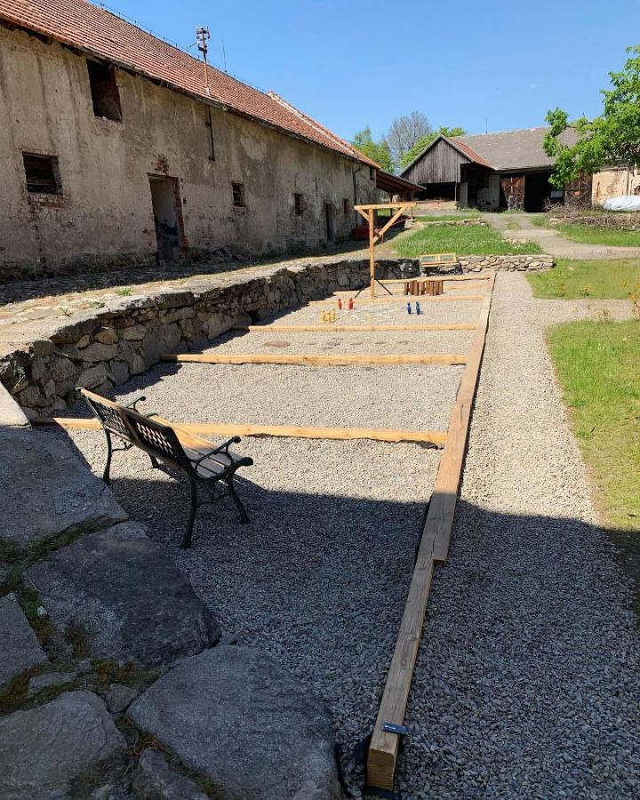 Zamek Mokrosuky Buitenkant foto