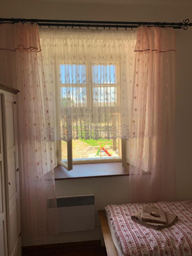 Zamek Mokrosuky Buitenkant foto