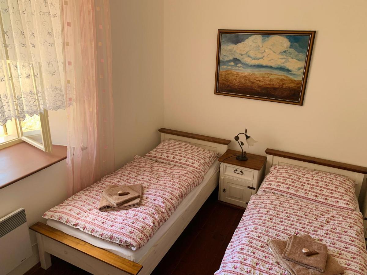Zamek Mokrosuky Buitenkant foto